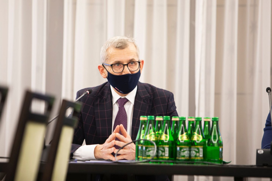Dyskoteki absolutnie nie powinny się otwierać. Jednak są branże, które dzięki precyzyjnym instrukcjom sanitarnym mogą pracować - uważa Krzysztof Kwiatkowski, senator niezrzeszony, współautor senackiego projektu specustawy odszkodowawczej. Fot. twitter.com/Kwiatkowski2011 Zamknięte branże o szybkiej ścieżce odszkodowań
