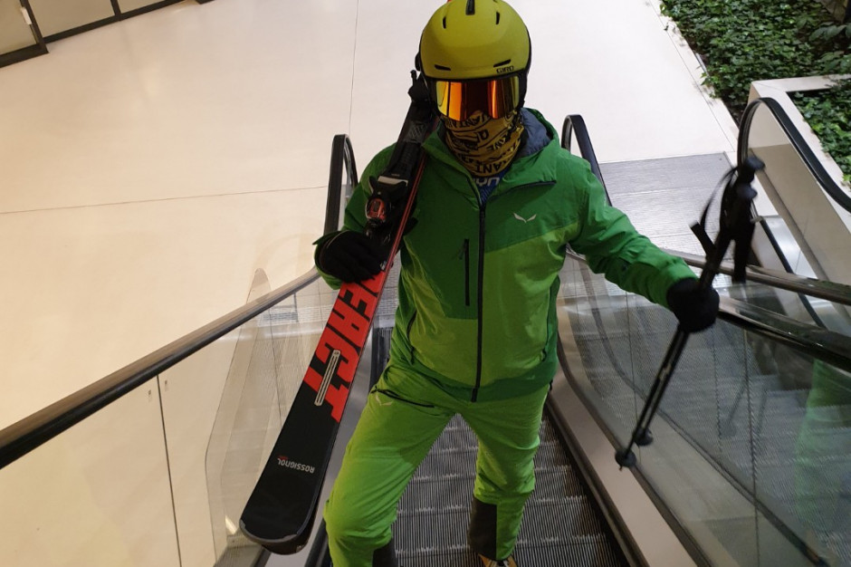 Komitet Narty Snowboard Outdoor, który w imieniu tej branży walczy dla niej o rządową i PFR pomoc, a także – o otwarcie stoków narciarskich, co umożliwiłoby tej branży ponowne funkcjonowanie. mat.pras. Narciarze i snowboarderzy w galeriach handlowych. Będą walczyć o otwarcie stoków i wsparcie dla branży