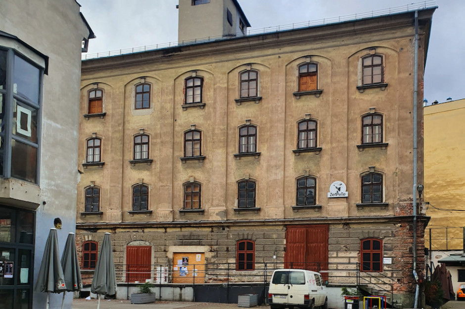 Do 2020 roku Dolne Młyny należały do spółki Immobiliaria Camins Polska. Miał tam powstać projekt mixed-use. mat. Immobiliaria Camins Polska Dolne Młyny i Immobiliaria Camins Polska zmieniły właściciela