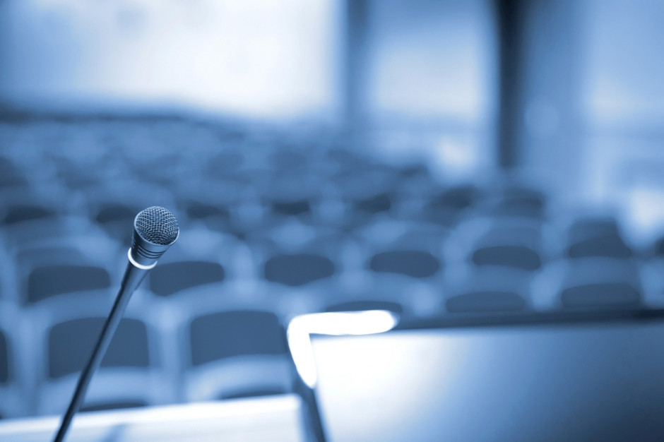 Z analizy Bisnode Polska przeprowadzonej dla ClickMeeting wynika, że co 20-ta firma eventowa zakończyła lub zawiesiła działalność w 2020 roku. Od początku pandemii to 1816 firm. fot. Shutterstock Rok bez wydarzeń i spotkań. Jak radzą sobie firmy?