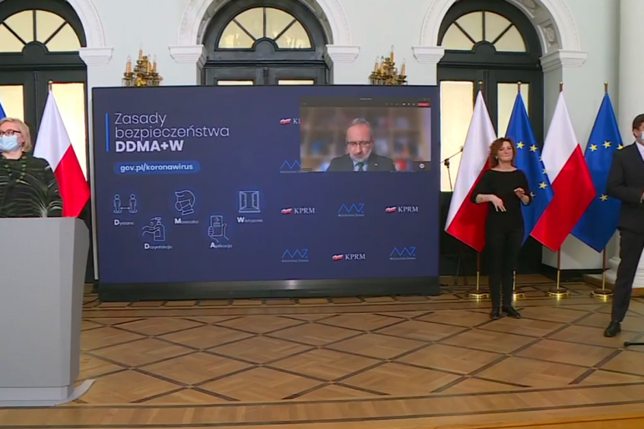 Adam Niedzielski podczas konferencji Rząd przykręci śrubę. Hotele, galerie handlowe oraz kina na Warmii i Mazurach będą zamknięte