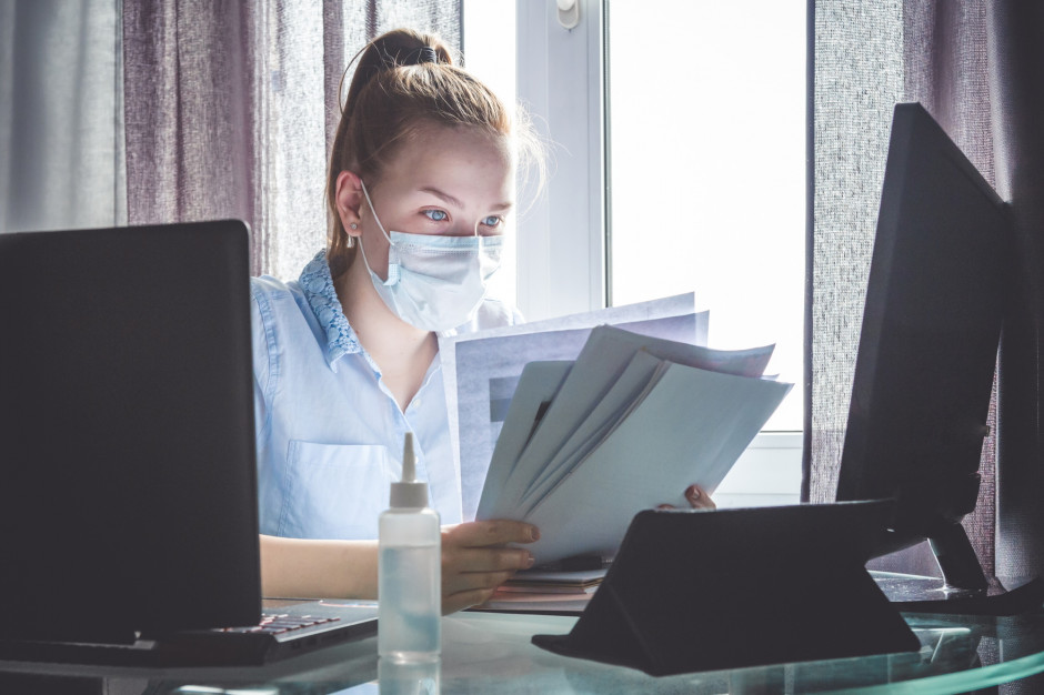 W MyBenefit przedłużono home office do początku kwietnia. Fot. Shutterstock Przed pandemią home office był benefitem. Jak jest dziś?