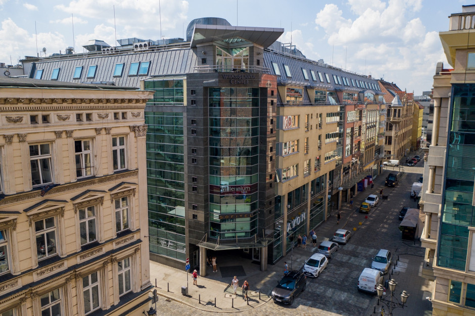 Wratislavia Center to wielofunkcyjny kompleks zlokalizowany przy ul. Świętego Mikołaja 72, jednej z bocznych alejek odchodzących od wrocławskiego Rynku.  mat.pras.