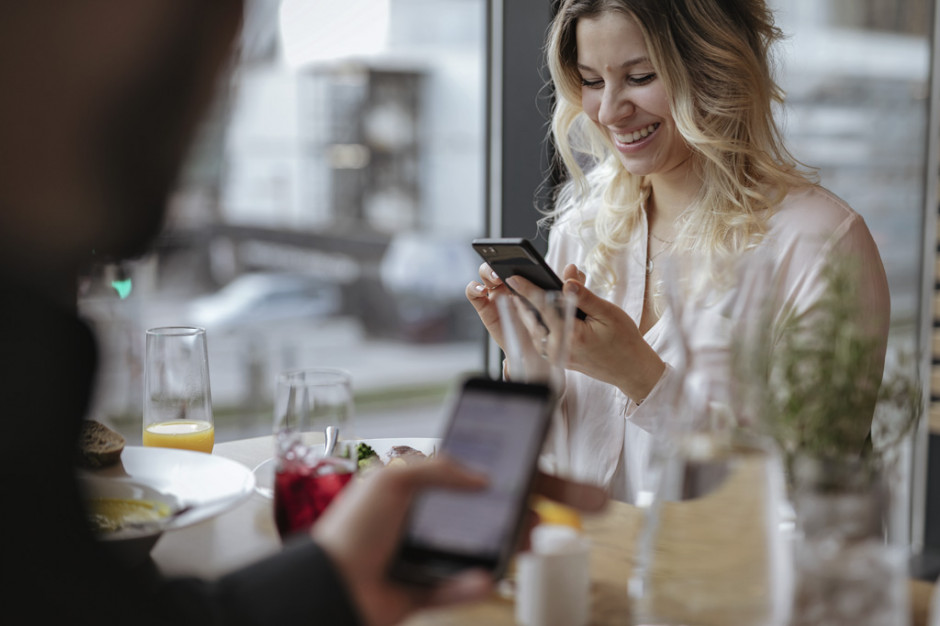 Ambicją grupy Accor jest oferowanie gościom pełnego pakietu cyfrowych rozwiązań, tak by dzięki technologii wznieść guest experience i prace całej hotelowej załogi na jeszcze wyższy poziom profesjonalizmu, zapewniając wszystkim bezpieczny i ciepły pobyt. mat.pras. Accor stawia na integrację nowoczesnych technologii. Otworzy w pełni cyfrowy hotel