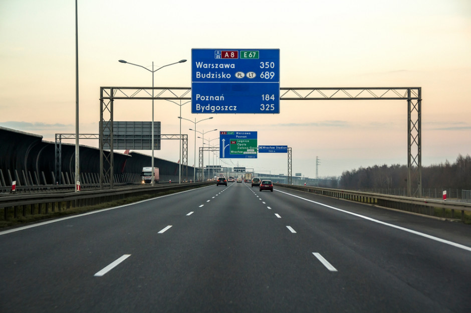 Liderami zadłużenia są firmy z Mazowsza, na których ciąży ponad 231 mln zł. fot. Shutterstock Branża transportowa coraz bardziej zadłużona