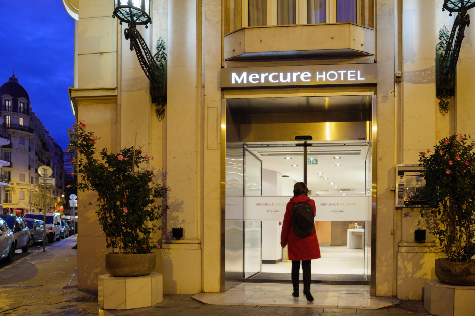 Wzrost liczby szczepionek dobrze wróży silnemu odbiciu branży hoteli. Fot. Shutterstock, Hadrian Grupa Accor podsumowuje I kwartał i liczy na ożywienie branży hotelarskiej latem