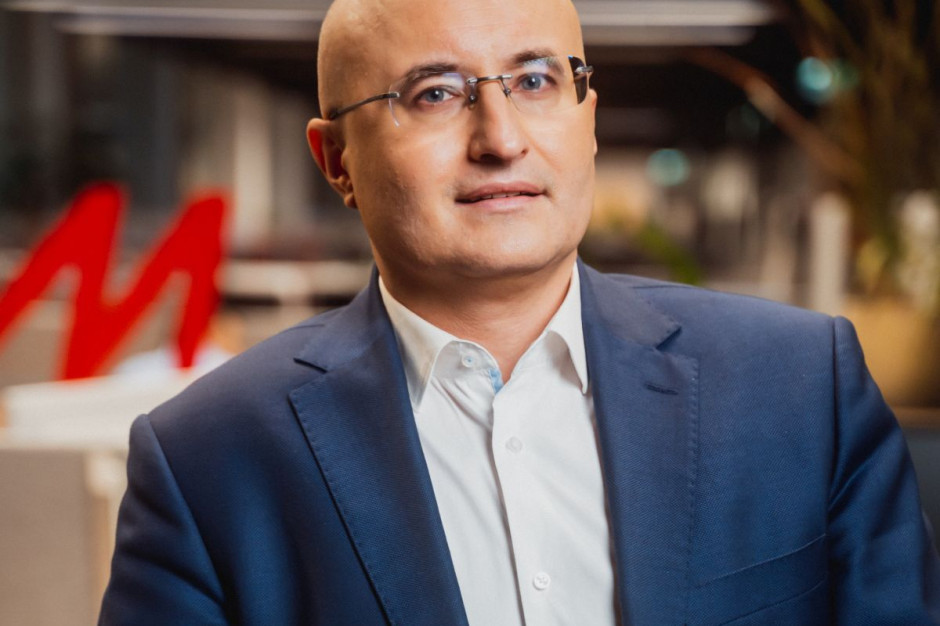 Widać wśród pracowników preferencje, a niejednokrotnie i wyraźną potrzebę pracy w biurze - tłumaczy Wojciech Wieroński, dyrektor zarządzający ds. finansów MediaMarktSaturn Polska. MediaMarktSaturn Polska stawia na pracę rotacyjną