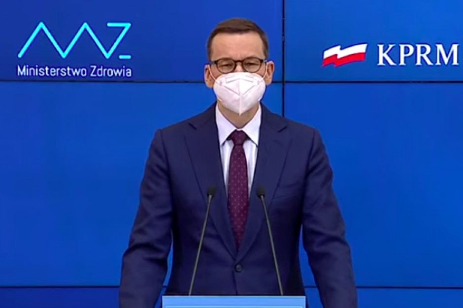 Premier Mateusz Morawiecki podczas konferencji prasowej Na pierwszy ogień galerie handlowe i sklepy meblowe, potem hotele i gastronomia. Rząd podał daty luzowania obostrzeń