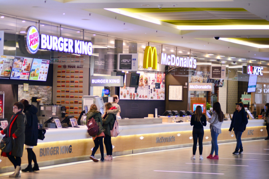 Spółka Unibail-Rodamco-Westfield zorganizowała liczne akcje wspierające lokale gastronomiczne w swoich obiektach. fot. Shutterstock Unibail-Rodamco-Westfield wspiera najemców gastronomicznych