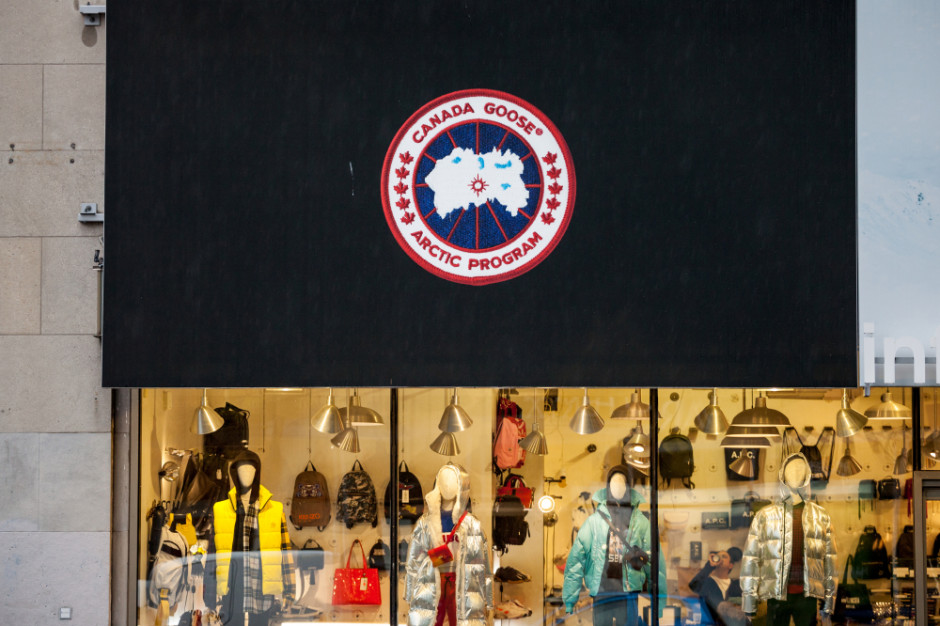 Od 2017 r. wiele znanych firm świata mody, od Burberry, przez Chanel, do Versace, przestało wykorzystywać futra w swoich kolekcjach.BalkansCat / Shutterstock.com Canada Goose zrezygnowała z używania futra