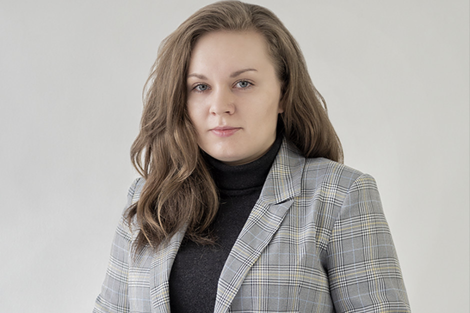 Model hybrydowy pracy stał się najbardziej rozpowszechnionym stylem pracy, jednocześnie stawiając przed firmami zupełnie nowe, nieznane dotychczas wyzwania – przyznaje Lidia Zawiła, konsultant w dziale badań rynku w Knight Frank. Biura potrzebują przestrzeni do współpracy