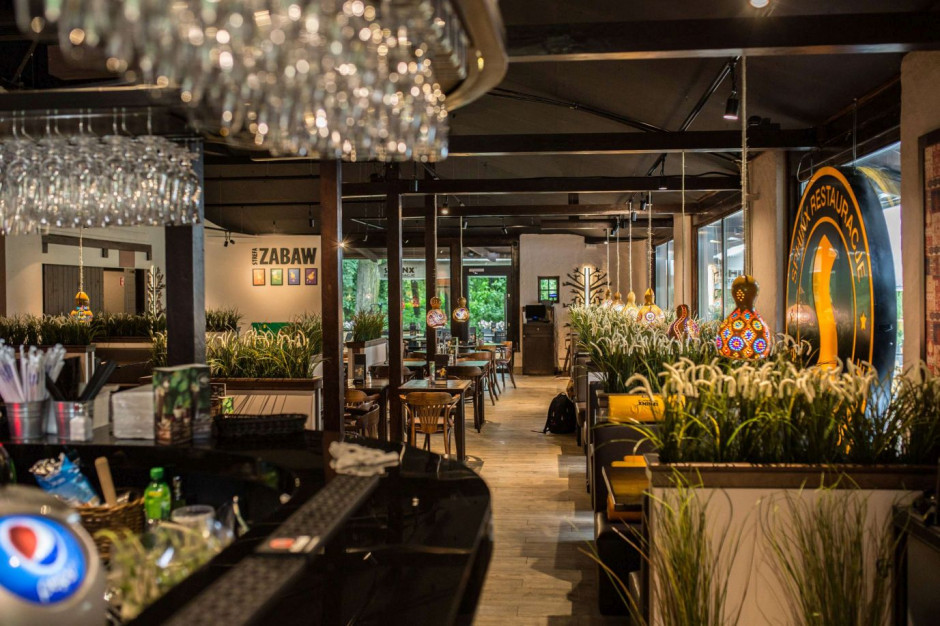 Sieć restauracji Sphinx, należąca do Sfinks Polska, uruchomiła swój pierwszy lokal w Bielsku-Białej. Restauracja działa w centrum miasta, przy ul. Cechowej 18.