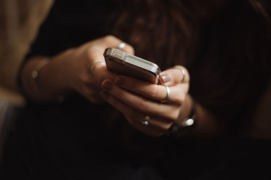 Fot. unsplash.com (Priscilla du Preez). Rusza aplikacja „Polak za granicą”