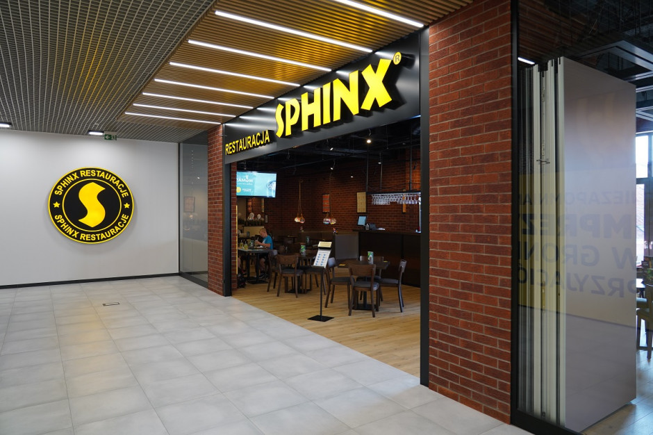 Nowy Sphinx w Szczytnie mieści się na pierwszym piętrze Galerii Jurand, przy ul. Odrodzenia 11. Lokal dysponuje salą blisko 200 mkw., w której może gościć 120 osób. Fot. Mat. prasowe.