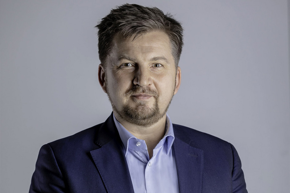 Dariusz Miłek, twórca CCC jest kandydatem na Człowiek Roku Propertnews.pl. Zapraszamy do głosowania, które potrwa do 22 sierpnia. Finał plebiscytu odbędzie się 2 września podczas Gali Prime Property Prize 2021. Fot. ccc.eu. Ze szczęki na bazarze do europejskich galerii handlowych