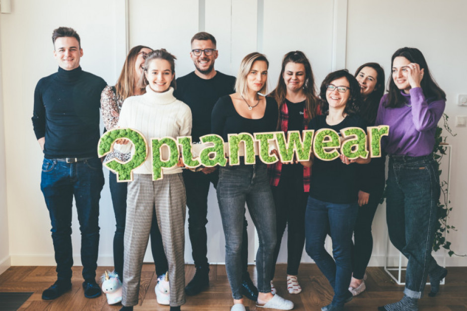 Plantwear, mimo przejściowych kłopotów wynikających z awarii Facebook'a, realizuje swoją strategię. mat.pras. Plantwear powraca do wzrostów