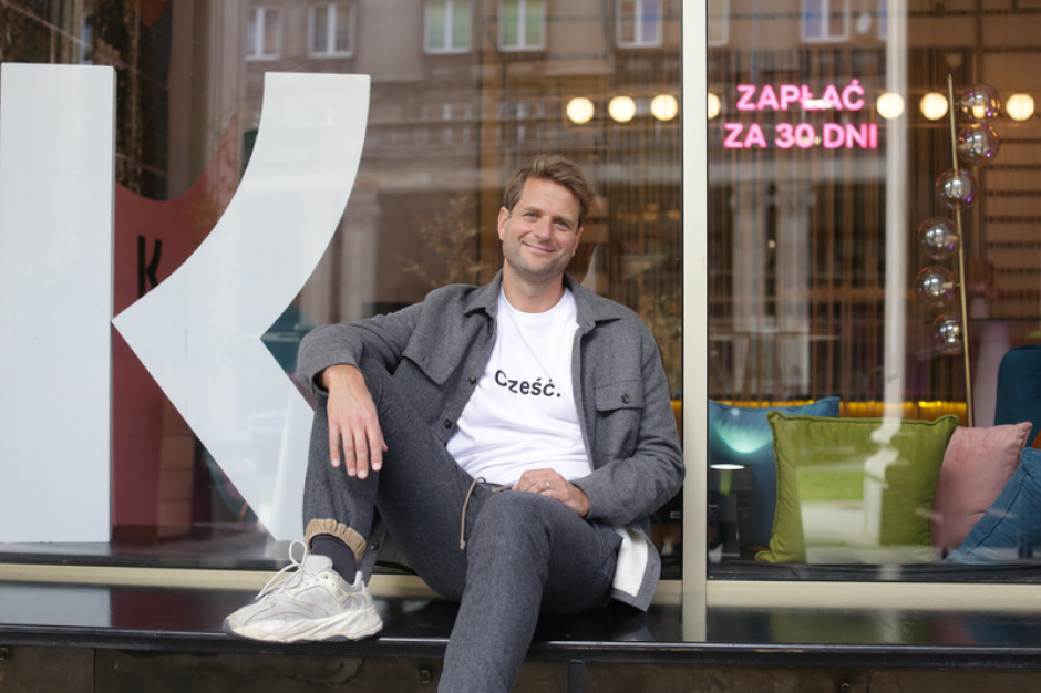 Jestem podekscytowany wprowadzeniem Klarny w Polsce. Naszym celem jest umożliwienie polskim konsumentom robienia zakupów i płatności w bardziej inteligentny sposób, który pasuje do stylu ich życia – mówi Sebastian Siemiątkowski, prezes i współzałożyciel Klarna. Odroczone płatności podbijają rynek e-sklepów. Klarna debiutuje w Polsce z rozwiązaniem dla H&M