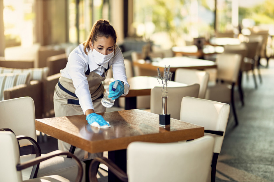 Mniej klientów m.in. w kinach czy restauracja oraz sklepach - to możliwe obostrzenia od 1 grudnia, Fot. Shutterstock