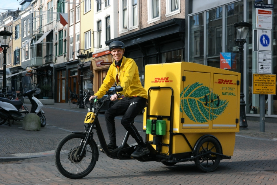 DHL Express wprowadza pierwszy elektryczny rower kurierski. mat.pras. DHL Express powiększa flotę o elektryczne rowery towarowe