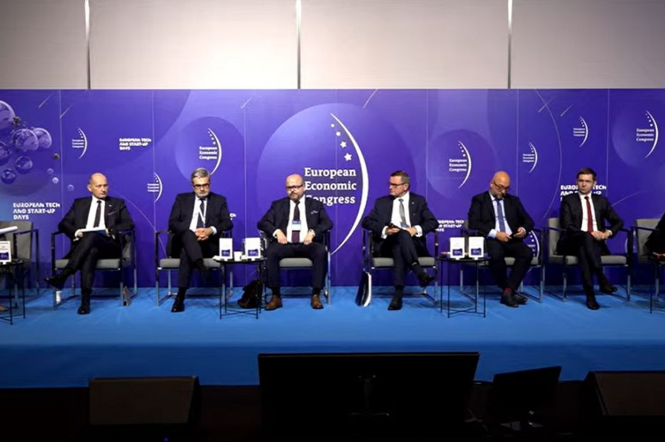 Centralny Port Komunikacyjny, wobec ograniczeń lotniska Chopina - środowiskowych, hałasowych czy związanych z ciszą nocną, nadal jest potrzebny Warszawie i całej Polsce. Sesja EEC 2021 „CPK”. Fot. PTWP. Budowa CPK ruszy za dwa lata. Lotnisko ma być gotowe w 2027