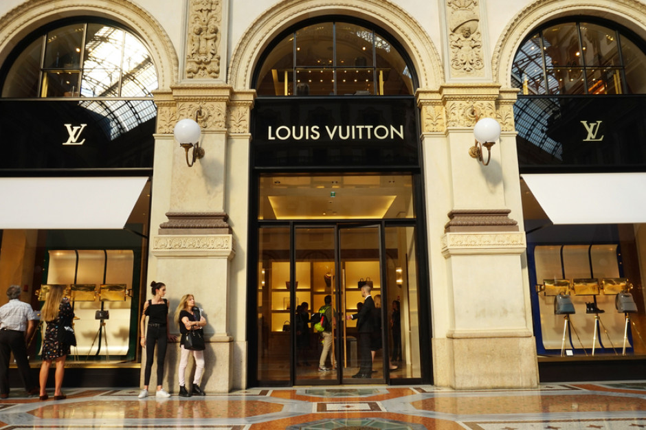 LVMH liczy, że w 2021 roku ponownie wzmocni swoją pozycję światowego lidera w dziedzinie dóbr luksusowych. Fot. Shutterstock Louis Vuitton, Christian Dior, Fendi, Kenzo... W jakiej kondycji są dziś luksusowe marki?