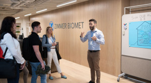 Zimmer Biomet otwiera centrum usług biznesowych w Warszawie