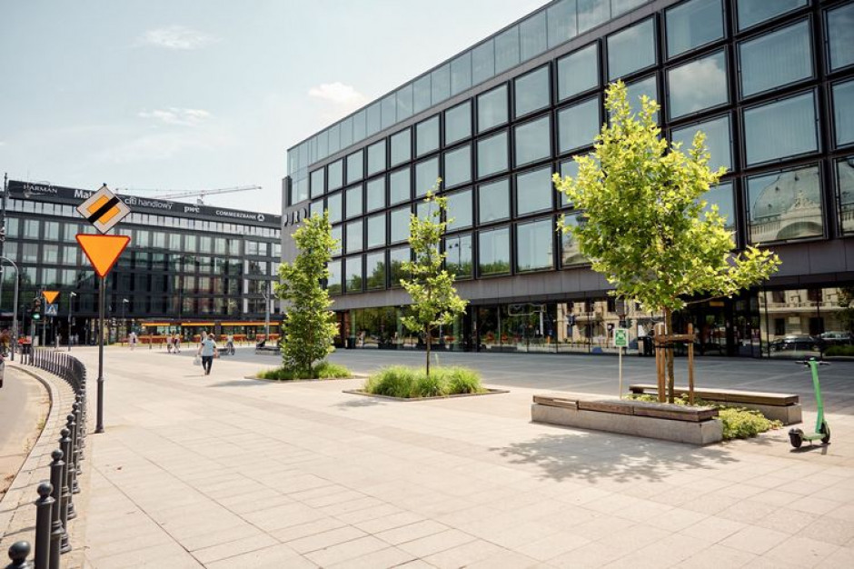 Niezwykła, wysoka na 3,5 metra rzeźba stanie na placu między pałacem Poznańskich i hotelem Puro. fot. łódź.pl Metamorfoza przed hotelem Puro. Łódź łączy siły z Wielką Orkiestrą Świątecznej Pomocy