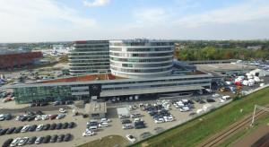 Warszawska siedziba koncernu Mercedes-Benz sprzedana