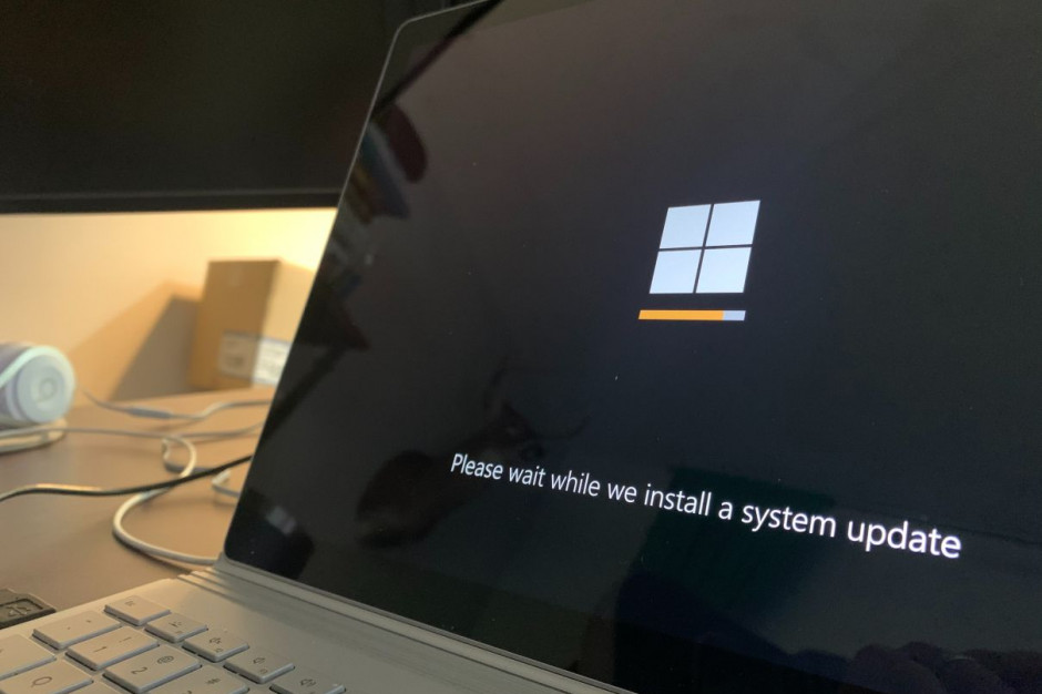Microsoft planuje współpracować z lokalnymi uczelniami w całych Stanach Zjednoczonych, aby w ciągu najbliższych czterech lat obsadzić 250 tys. miejsc pracy w sektorze cyberbezpieczeństwa. Fot. unsplash.com (Cint Patterson). Microsoft pomoże wykształcić specjalistów od cyberprzestrzeni