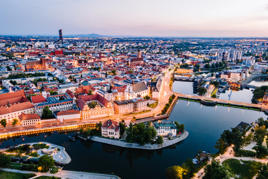 Do miejskiego przetargu na zakup Pałacu Hatzfeldów zgłosiły się trzy firmy - Rafin, Apsys i Fintrust Industrie. Fot. Shutterstock Galeria handlowa, a może hotel? Apsys i Rafin chcą kupić zabytkowy Pałac Hatzfeldów we Wrocławiu