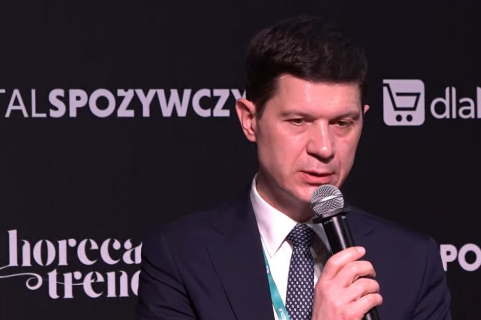 W perspektywie kilku, kilkunastu lat przestaniemy mówić oddzielnie o e-commerce i sklepach stacjonarnych. Wrócimy do jednej spójnej definicji rynku handlu. W dużej mierze procesy sprzedażowe się połączą - uważa Marcin Kuśmierz, prezes zarządu Shoper SA. E-commerce i sklepy stacjonarne w końcu przestaną rywalizować