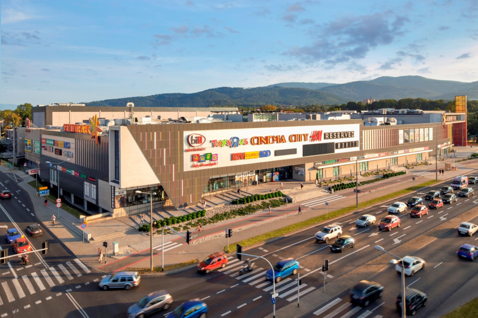 W ofercie nowego sklepu w Gemini Park Bielsko-Biała klienci znajdą szeroką gamę karm dostępnych tylko w Maxi Zoo. Fot. mat. pras. Pierwsze na Podbeskidziu Maxi Zoo wybrało Gemini Park Bielsko-Biała