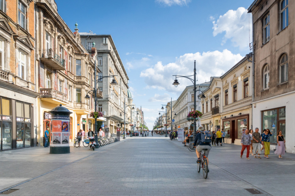 Bardzo duża liczba nowych firm ulokowała swój biznes w Łodzi. Zagraniczni inwestorzy doceniają dobrą jakość i nowoczesność oferty biurowej miasta, a także szybkie dojrzewanie i stabilizowanie się tutejszego rynku. Również utrzymujący się trend na nearshoring nie pozostaje bez wpływu na zainteresowanie inwestorów miastem. Fot. Shutterstock Kto wynajmuje biura w Łodzi?