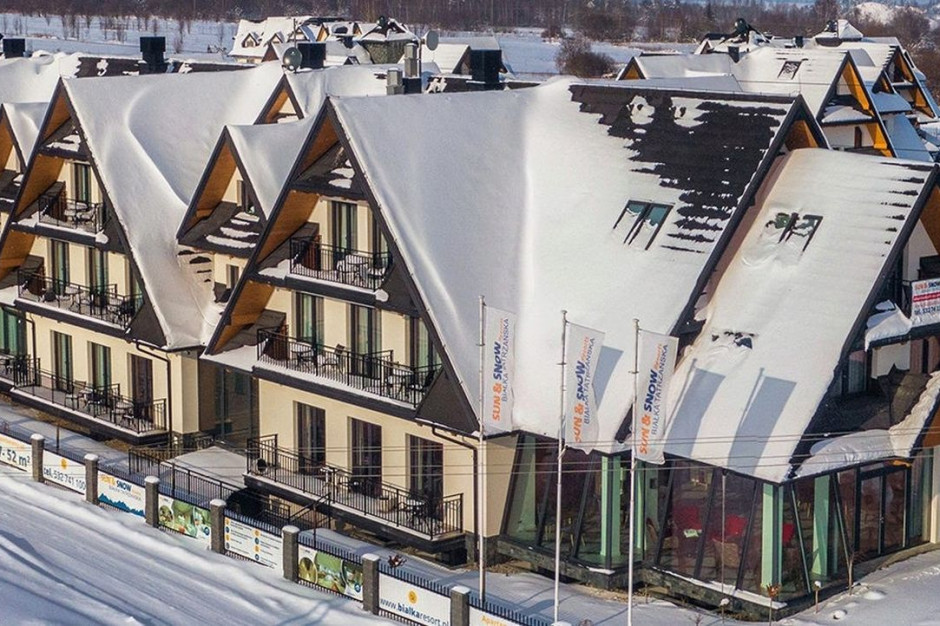 Firma Sun & Snow, która zarządza wynajmem ponad 2 tys. apartamentów w 41 miejscowościach, zanotowała w lokalizacjach górskich nieznaczny spadek średniego obłożenia obiektów – w porównaniu z sezonami zimowymi 2019 i 2020. Fot. Mat. prasowe.