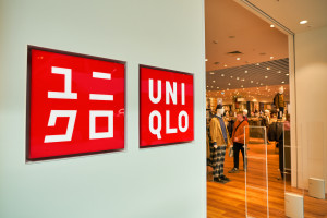 Uniqlo i Primark planują podwyżki, odzież Zara i H&M już drożeje