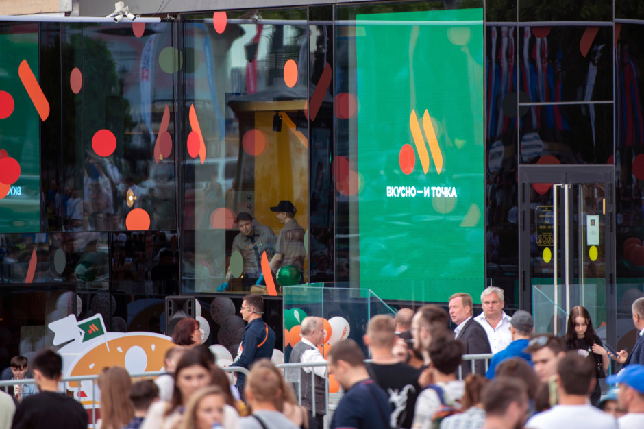 Rosyjski następca McDonald's zalicza rekordową sprzedaż w dniu otwarcia i planuje ekspansję