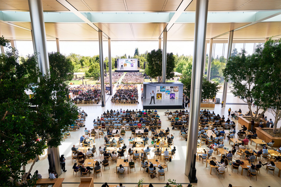 Zorganizowana przez Apple konferencja WWDC2022, fot. mat. prasowe Apple iPhone 14 to nie wszystko. Apple szykuje zalew nowych produktów i zatrudnia nowego speca od designu