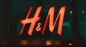 Tłumy Rosjan w kolejce do H&M. Marka wyprzedaje zapasy
