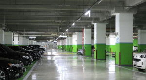 Podróżni mogą korzystać z parkingu przesiadkowego przy dworcu PKP w Krzeszowicach