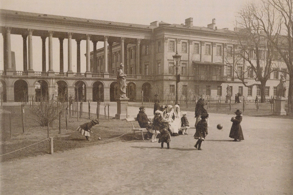 Pałac od strony Ogrodu Saskiego ok. 1895 roku. Fot. Wikipedia