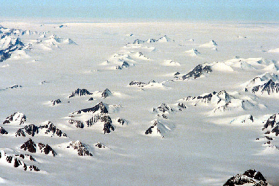 Władze miasta Ilulissat chcą ograniczyć liczbę turystów, by spowolnić topnienie lodowców. Fot. Wikipedia