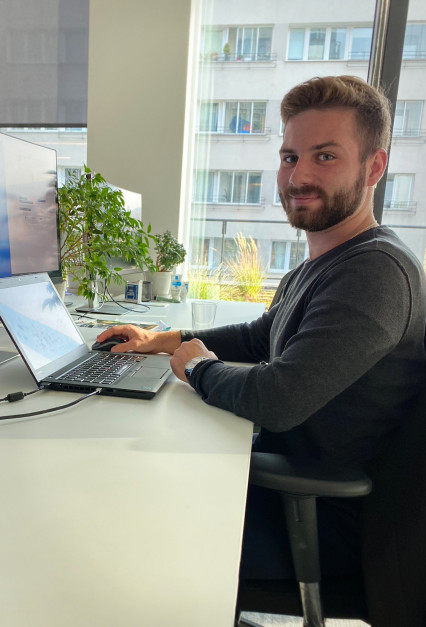 Jakub Dymowski w biurze Newmark Polska
