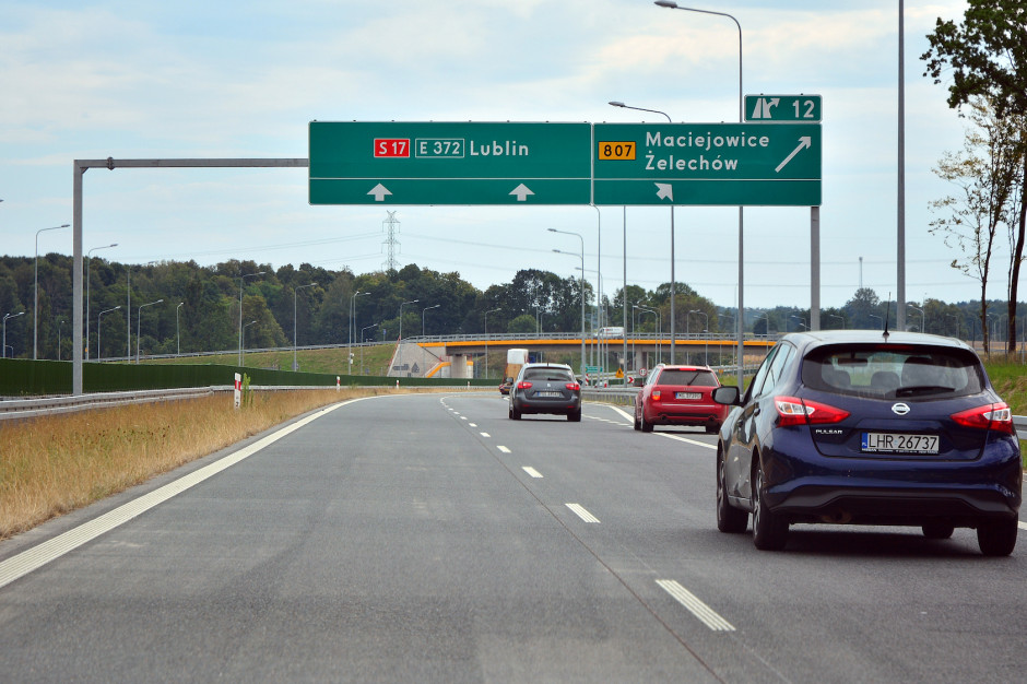 Na wspólnym odcinku z S17 - między Kurowem a Piaskami - droga S12 to główna oś transportowa województwa lubelskiego. Fot. Shutterstock