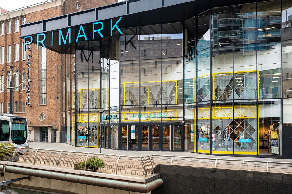 W przyszłym roku minie 50 lat, odkąd Primark otworzył swój pierwszy sklep w Anglii, w Derby w 1973 r. Dziś ma 190 sklepów i zatrudnia ponad 30 tys. pracowników w całej Wielkiej Brytanii. Fot. corporate.primark.com.