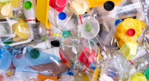 Polska płaci rocznie 1,7 mld zł podatku od plastiku. FPP przekonuje: mogłaby 400 mln zł mniej
