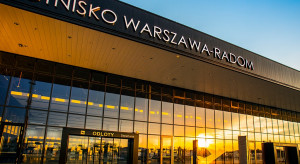 Koniec darmowego parkingu przy Lotnisku Warszawa-Radom. W zamian promocja transferu lotniskowego