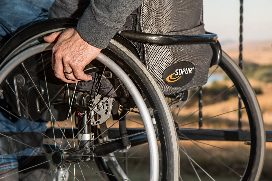 Pieniądze będą przeznaczone na inwestycje w obiektach, które służą osobom niepełnosprawnym. Fot. pixabay