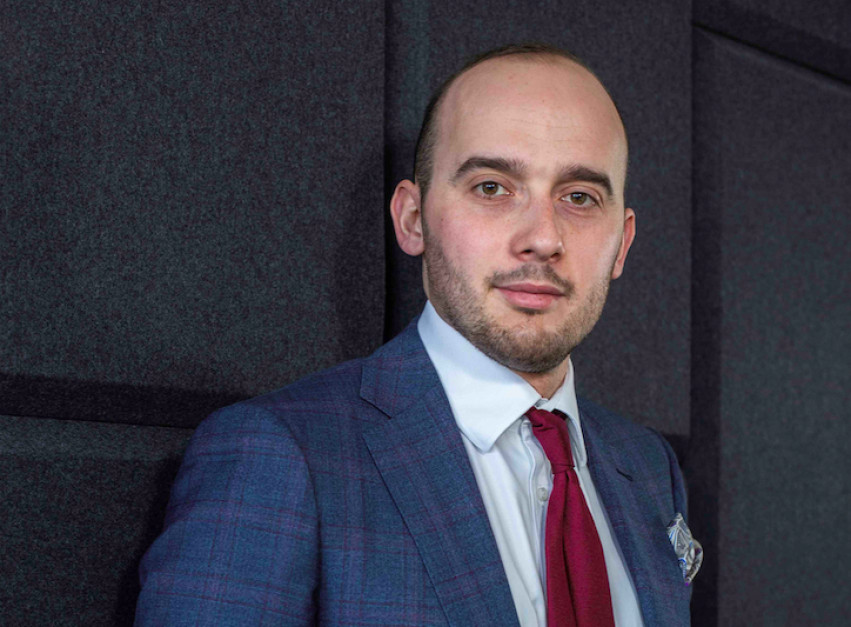 Piotr Roszkowski, Associate Director, Dział Powierzchni Przemysłowych i Logistycznych.