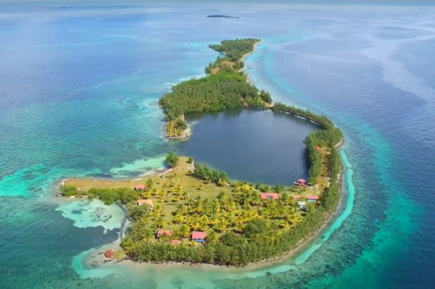 Wyspa na Karaibach. fot. www.privateislandsonline.com