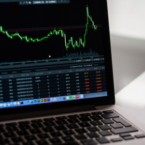 Spadki na Wall Street po decyzji Fedu